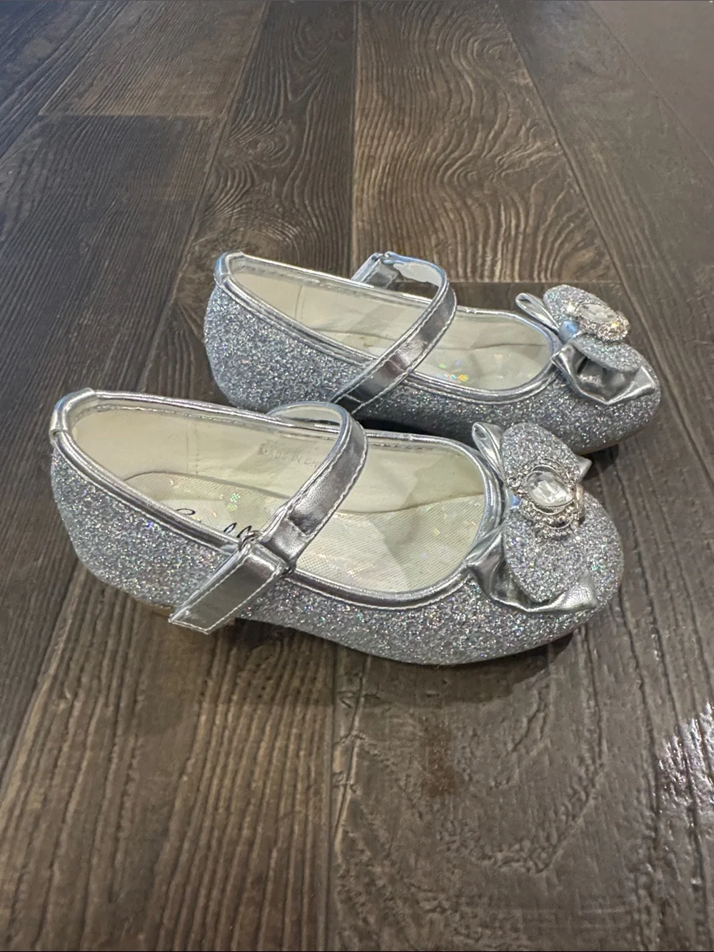 Girls' Metallic Silver Glitter Mary Jane Dress Shoes with Jewel Bow